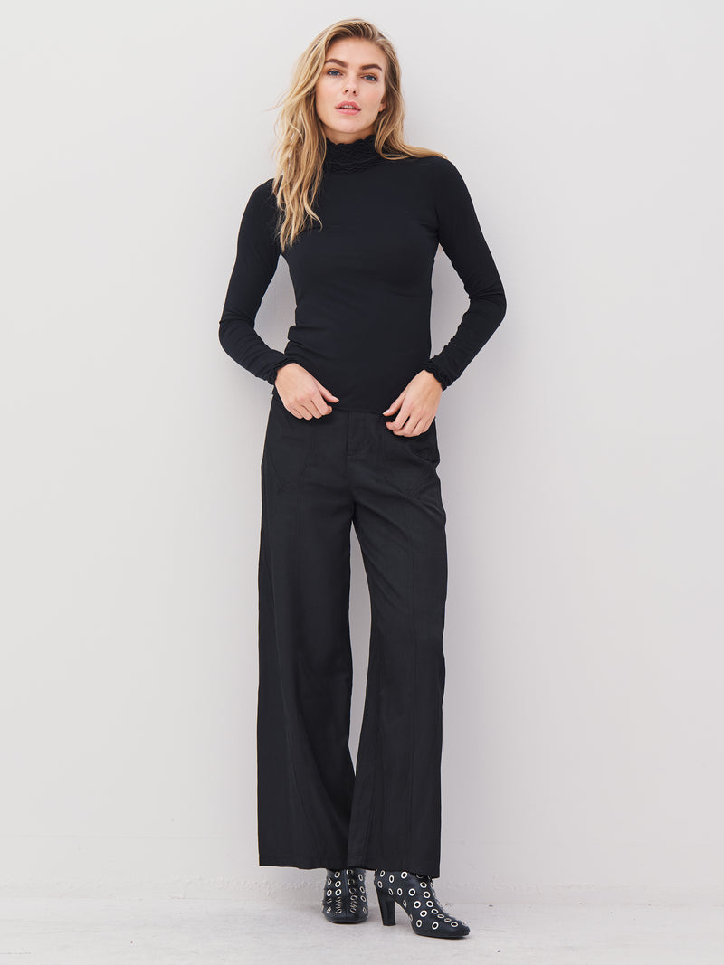 NÜ AVALON trousers Trousers Black