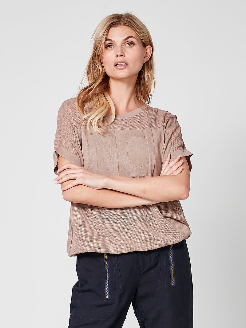 NÜ TOPSY top with text Tops and T-shirts 220 Camel