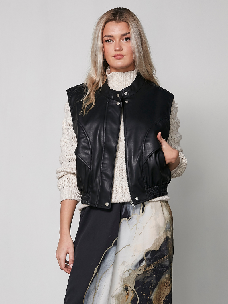 NÜ YETTE vest Vests Black